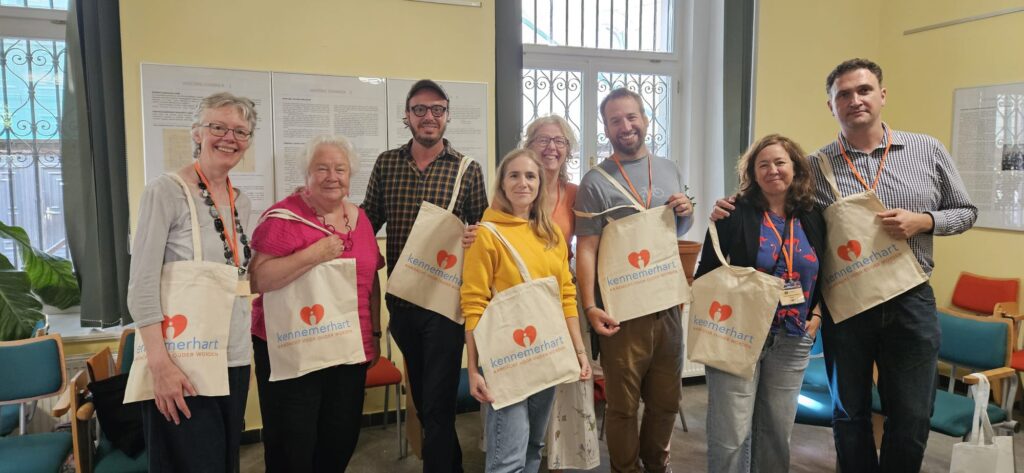 Ergotherapeut Nicole van Kennemerhart samen met internationale sprekers tijdens de European Reminiscence Network Conference in Praag